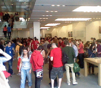 Crowds of red at StreetPass )